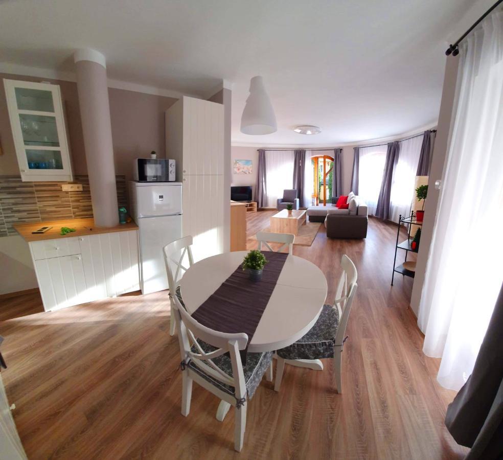 Pannonia Apartman Esztergom Exterior photo